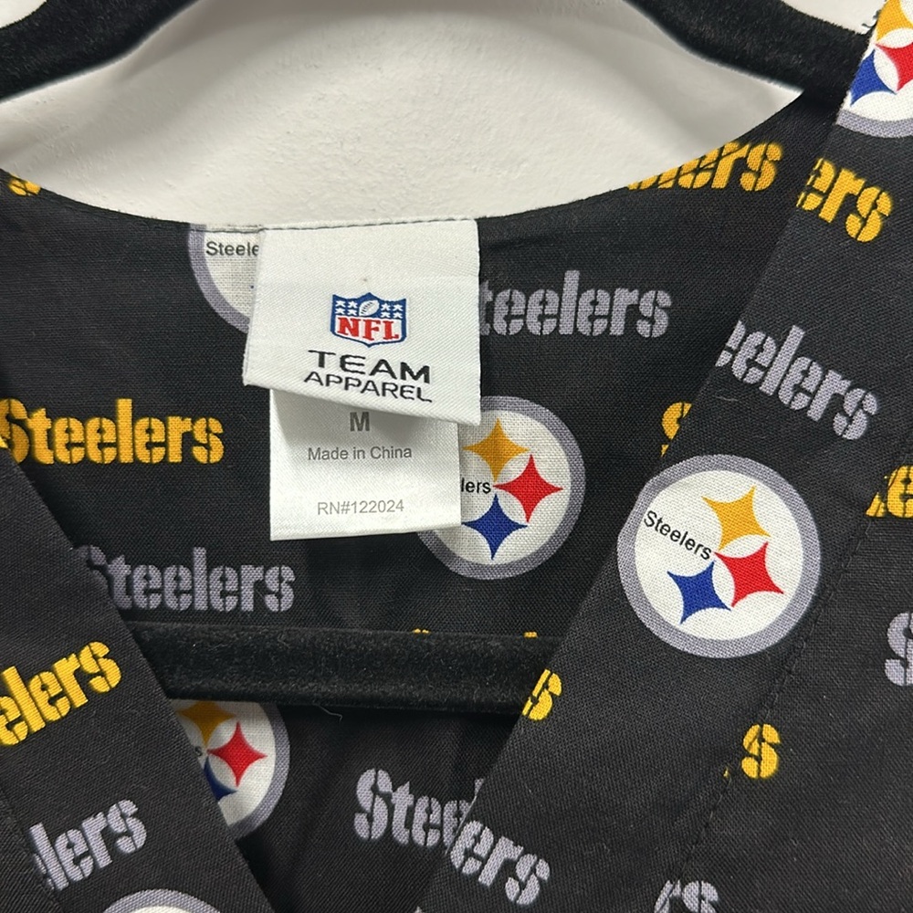 New NFL team apparel Pittsburgh Steelers scrub top M - Picture 2 of 6